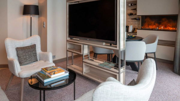 Hurtigruten - MS Roald Amundsen - Expedition Suite MB 1.png